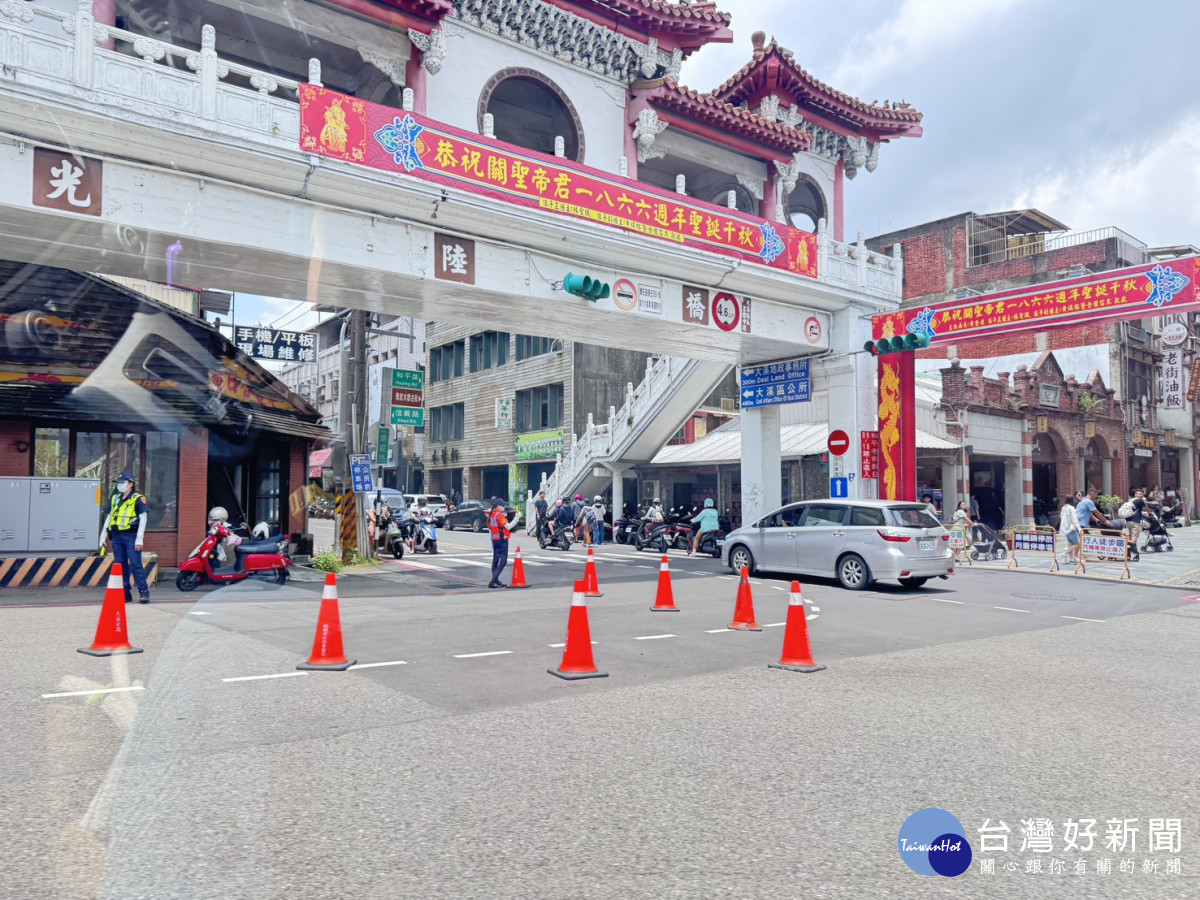 為確保活動期間交通秩序順暢與安全，請民眾配合警方實施交通管制措施。