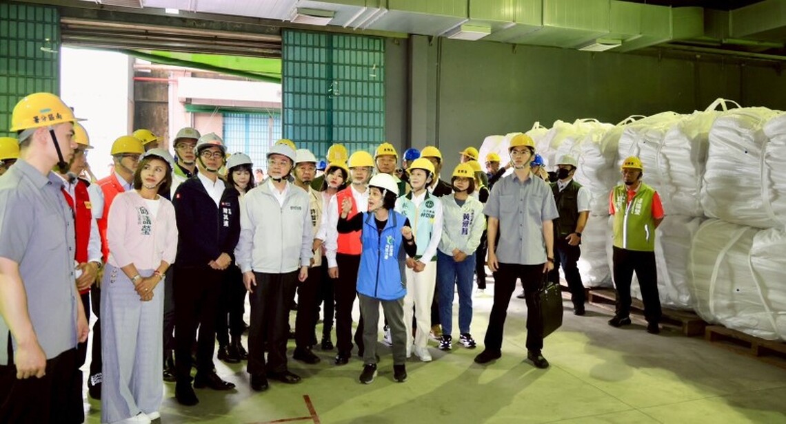 卓揆南下視察仁武糧倉 肯定高雄地方中央充分合作、馳援外縣市救災