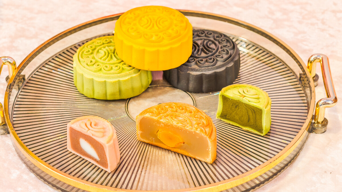 ▲漢來月餅隨著研發口味導入更多水果、茶葉等較符合健康概念的原料，共有９款獨具風味的口味，滿足顧客不同味蕾的享受。（圖/記者黃淑貞攝）