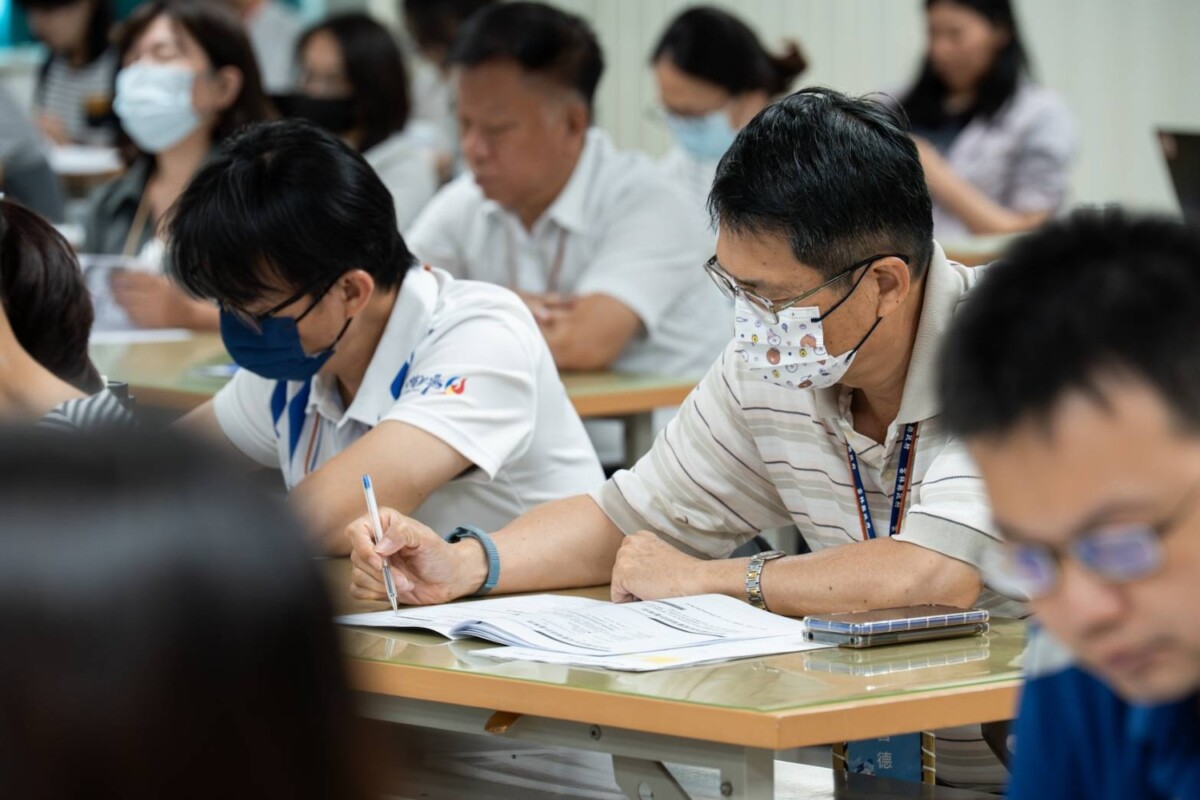 參與的學員個個認真投入課程。