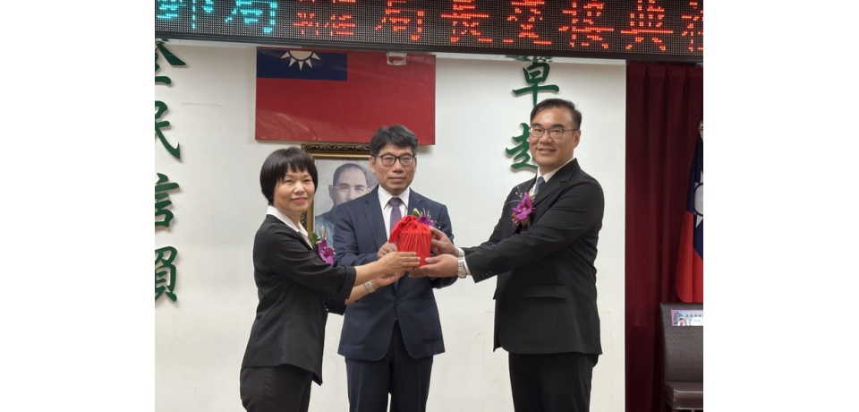 南投郵局局長黃翠蓮 奉獻45年功成榮退