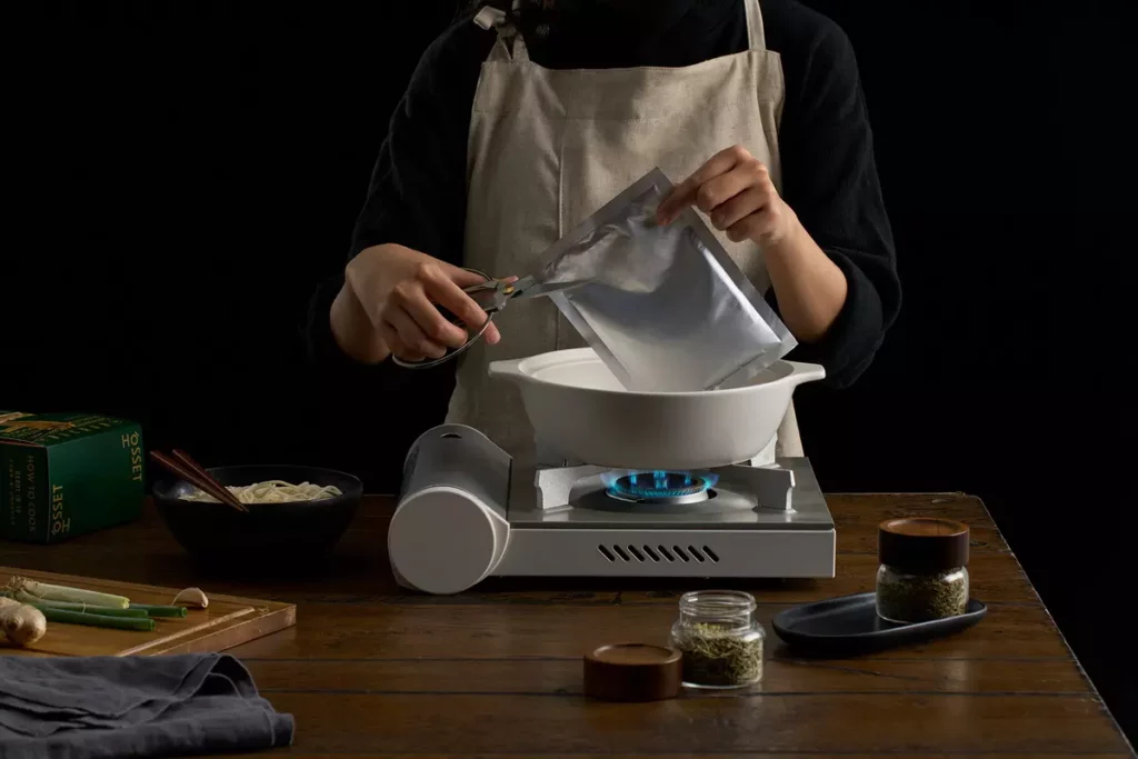 HōSSET 隔水加熱只需 4.5分鐘,就能享受舒服的好味道,無論是居家料理、深夜晚餐、露營野餐,都能提供您適合的選擇,讓好好吃飯成為生活中順手的小事。