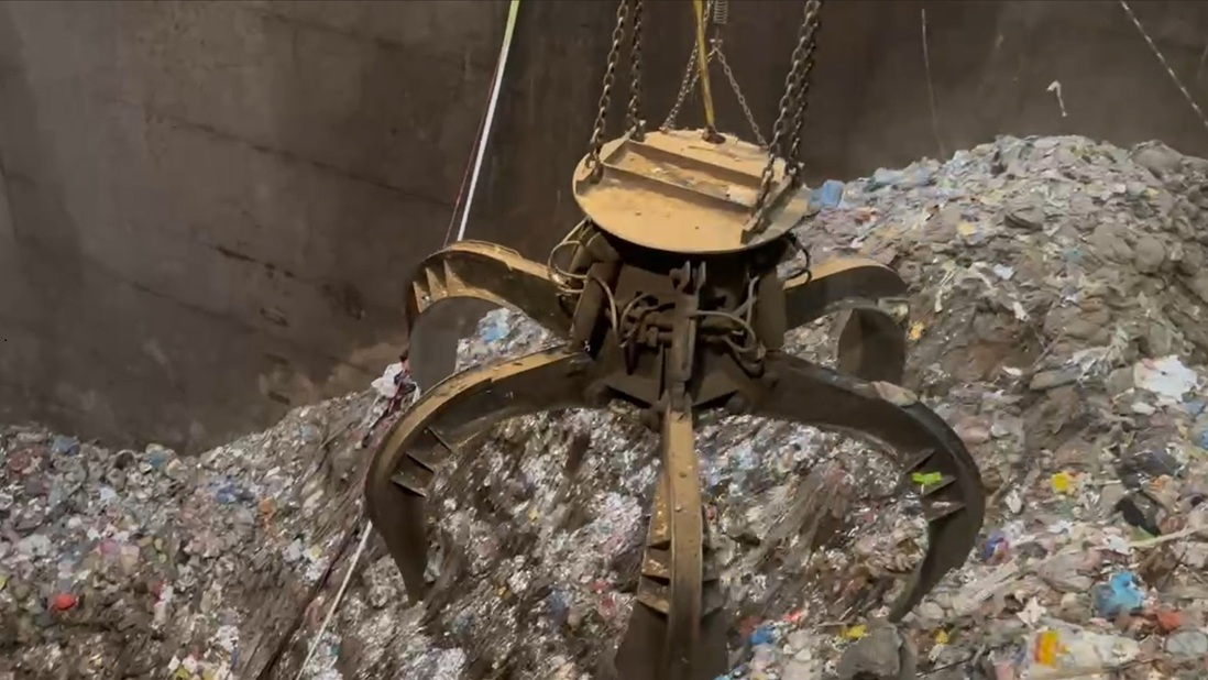 ▲圖說:200公斤的愷他命、搖頭丸與各式新興毒品全部送入后里垃圾焚化爐銷燬 (圖/台中市政府 提供)