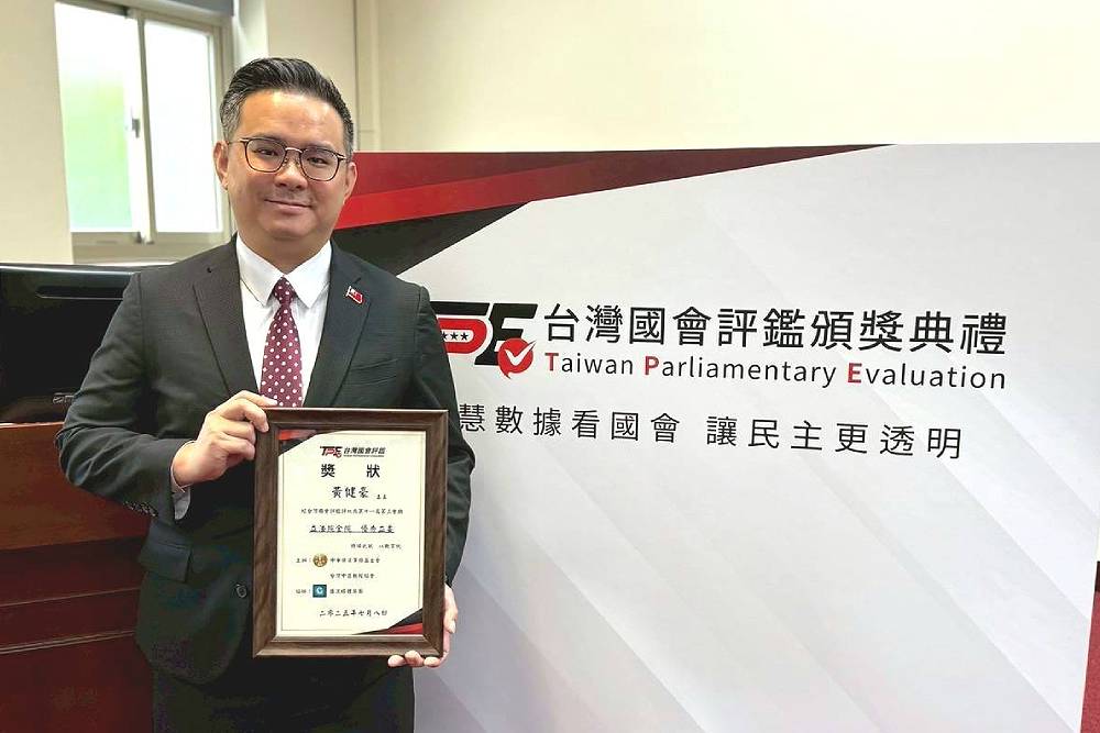 機車路權團體挺3藍委 黃健豪感謝透過實質互動改善交通 208 機車路權團體挺3藍委 黃健豪感謝透過實質互動改善交通 207