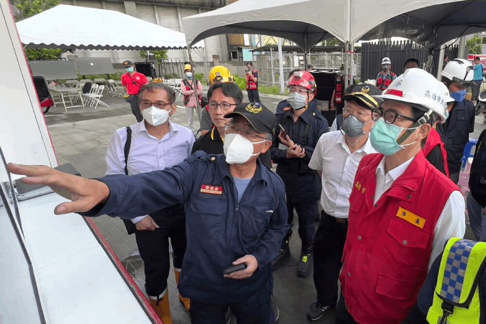 鋰電池廠惡火撲滅 陳其邁要求環保局持續監控空品 201 照片來源:高雄市政府