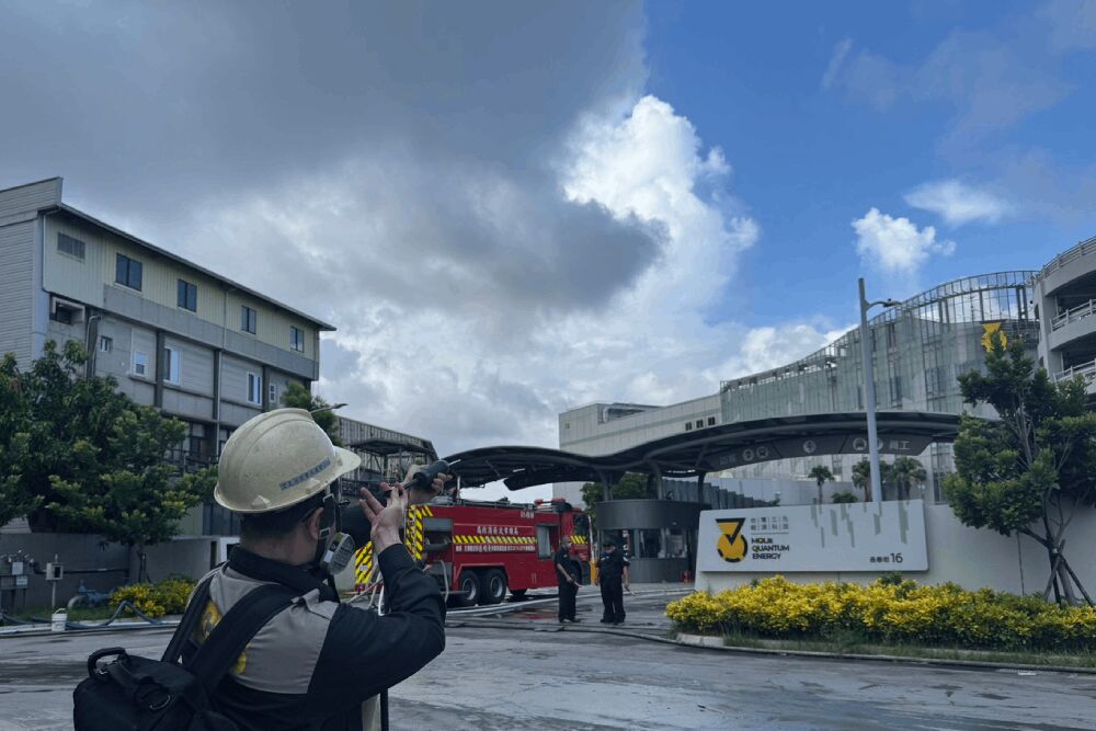 鋰電池廠惡火撲滅 陳其邁要求環保局持續監控空品 202 照片來源:高雄市政府