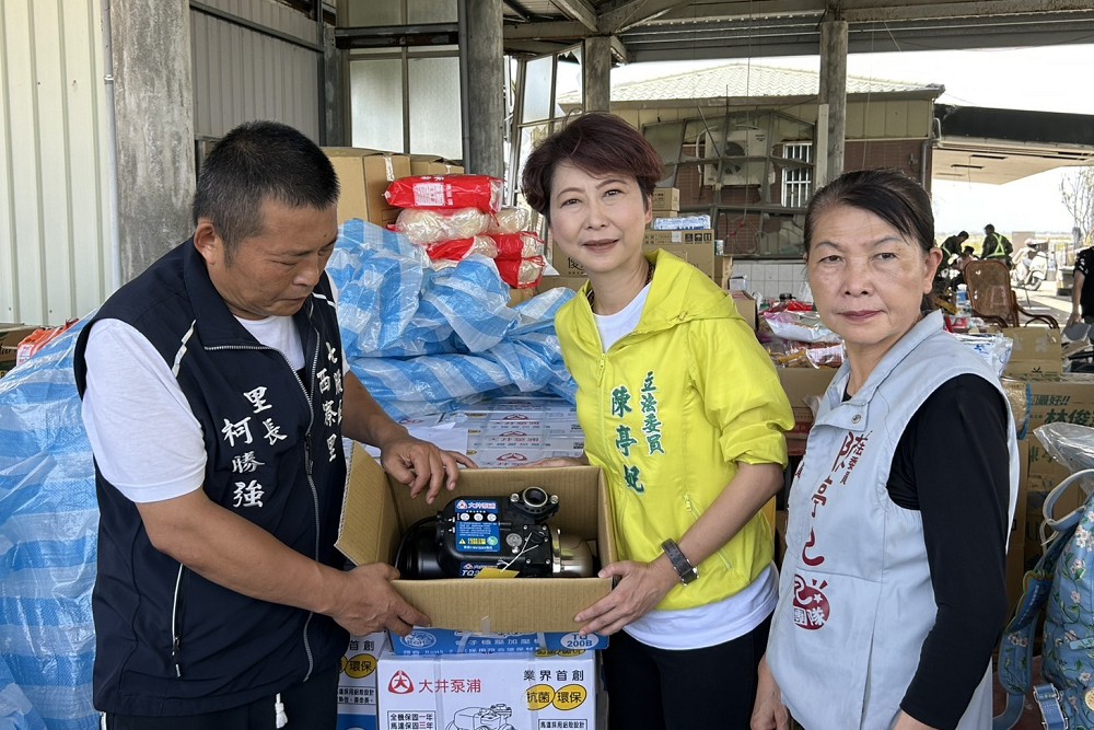 成功募集58部加壓馬達助災民清理 陳亭妃:熱心助人是國家韌性根源 202 成功募集58部加壓馬達助災民清理 陳亭妃:熱心助人是國家韌性根源 201