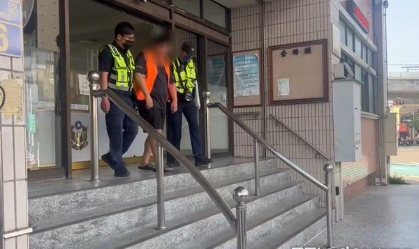 九月嬰哭鬧不休 冷血父倒吊毆打抓頭撞牆塞木箱害慘死 192 九月嬰哭鬧不休 冷血父倒吊毆打抓頭撞牆塞木箱害慘死 191