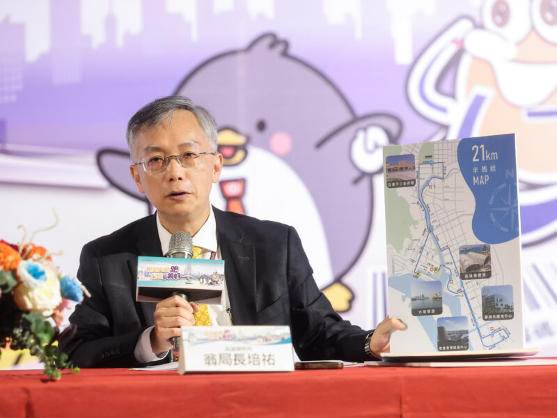 4圖文:高雄國稅局翁培祐局長說明本次賽事路線規劃。