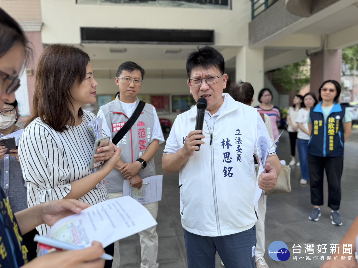 立法院財政委員會到新竹地區中小學進行考察。