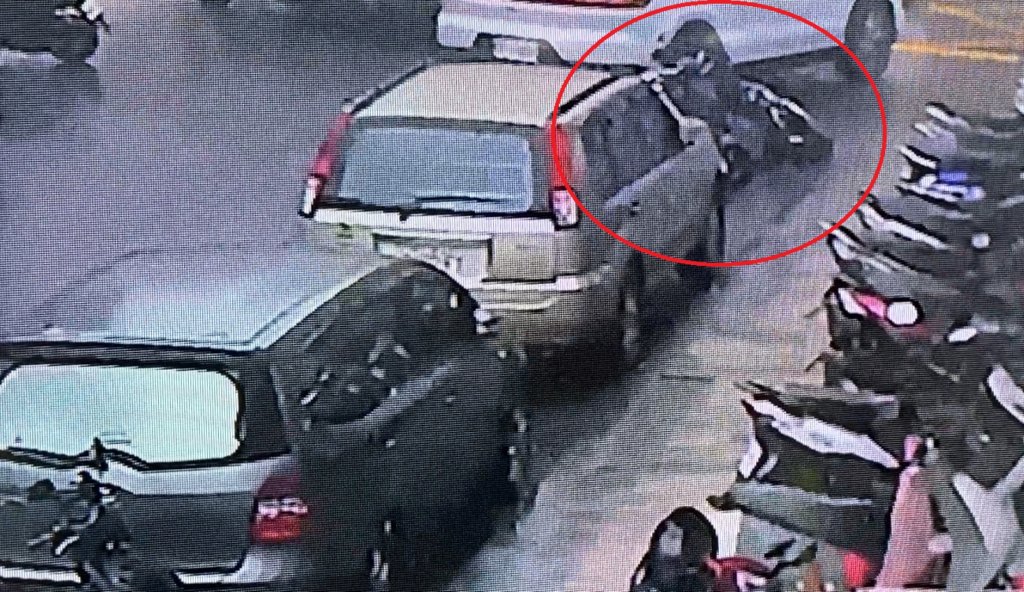 愛車遭撞「開腸破肚」！台中女怒報警　保時捷肇逃遭火眼警揪出現形