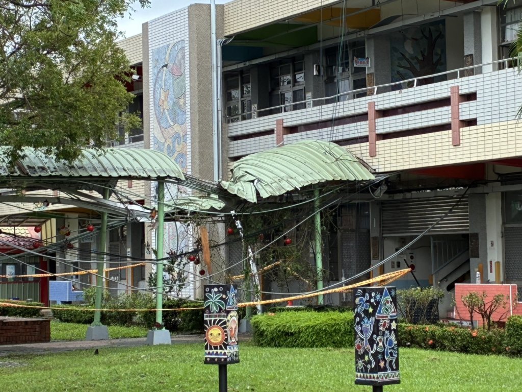 教育部長南下勘災!允專案補助鹽水、竹埔三校 盼加速校園重建復原