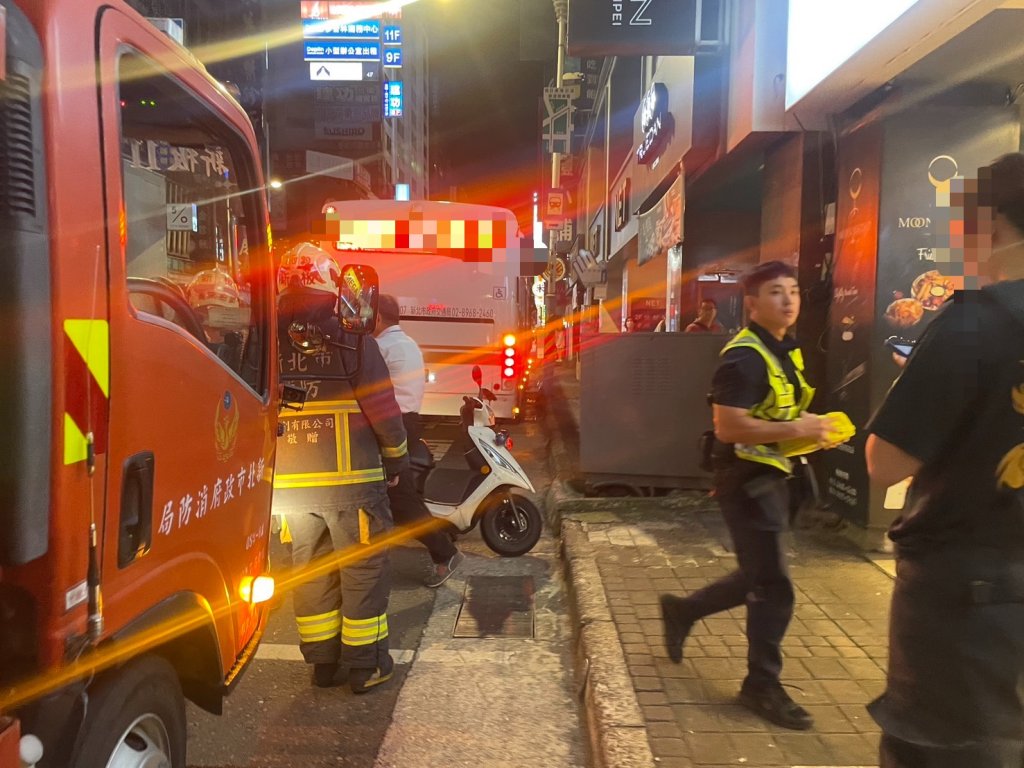 板橋中山路公車撞變電箱! 週遭地區停電台電緊急搶修