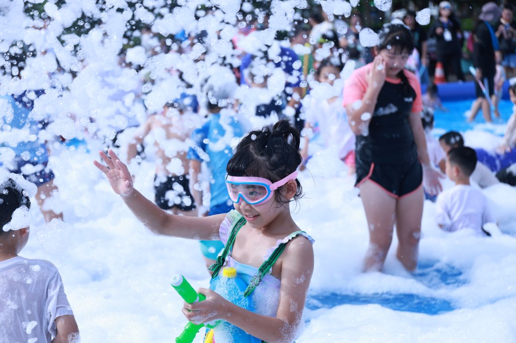 屏東「夏日泡泡趴」熱力登場!千禧公園變身戲水樂園-孩童瘋玩打水仗