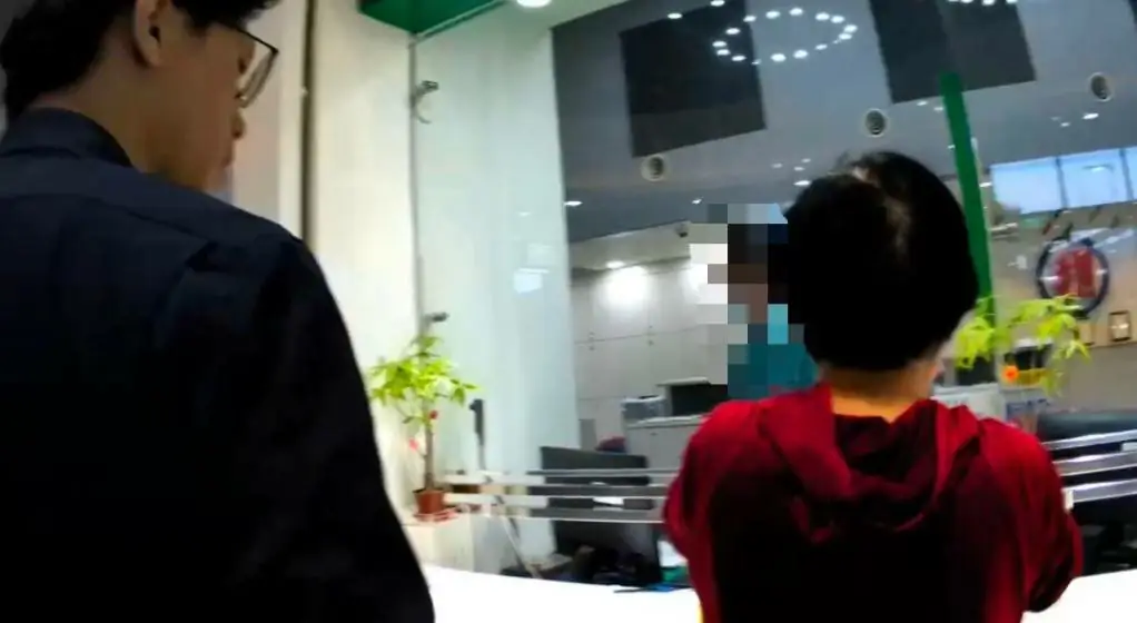 7旬婦不到24小時兩度堅持提領-中警阻詐勸說:麥擱來啊