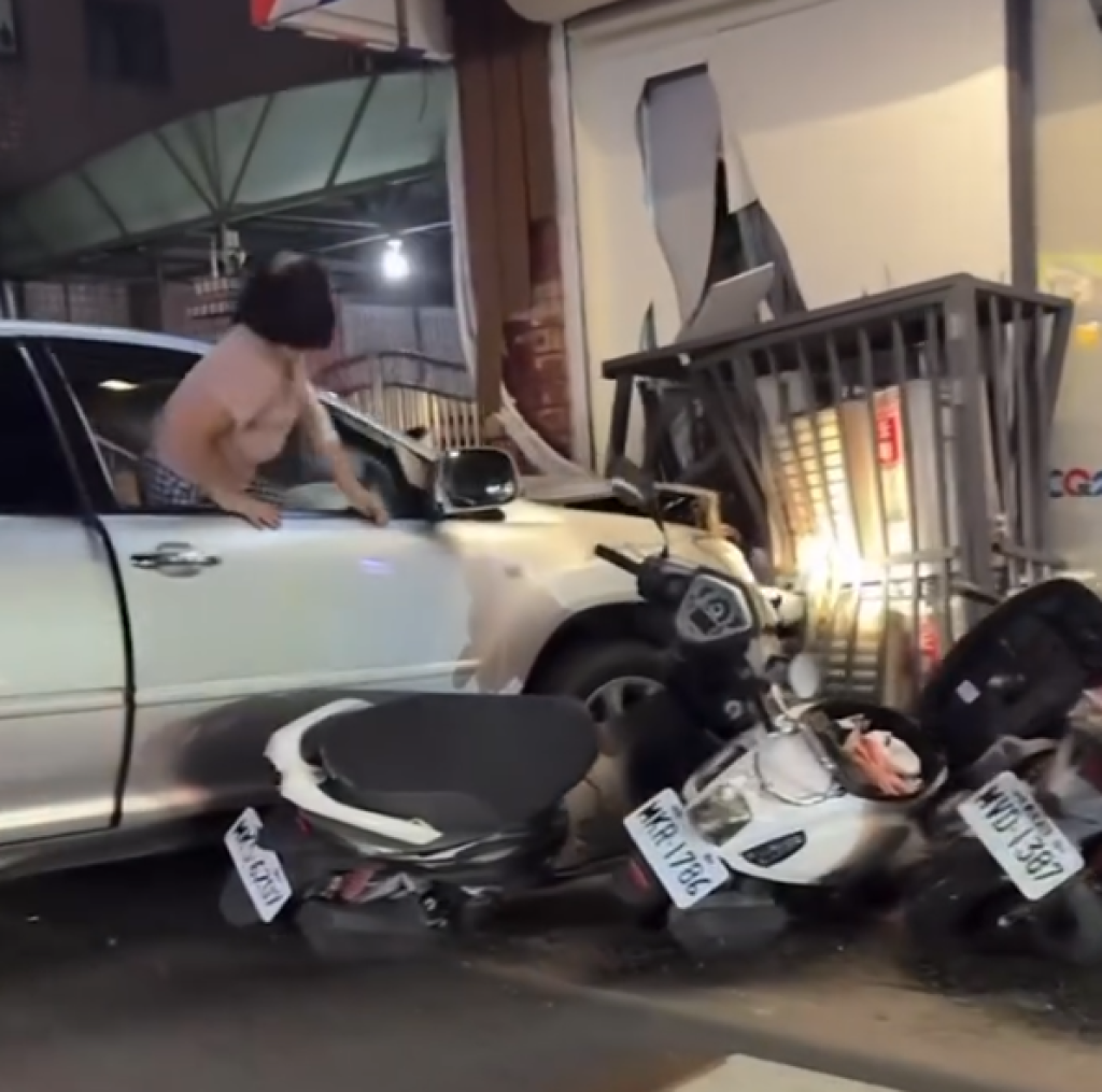 駕車恍神釀禍!竹東自小客車追撞前車再衝路邊 釀13輛汽機車毀損3人傷