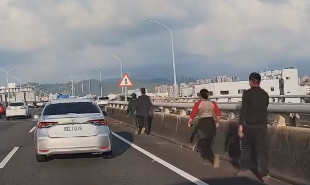 台74車禍民眾下車行走 網友質疑逃逸外勞警方澄清