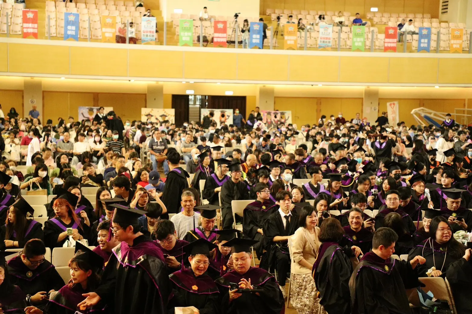 玄奘大學113學年度畢業典禮溫馨登場-畢業生展翅高飛
