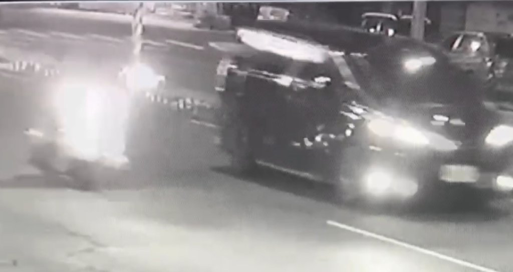 恐有動作?鳳梨13字再回應「藏玄機」槍手逃逸中