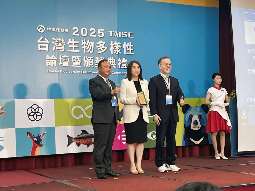 ▲沃旭能源致力建置與環境永續共存的綠能設施,成為唯一獲得台灣生物多樣性獎的離岸風電企業,由沃旭台灣董事長汪欣潔(左二) 出席領獎。(沃旭能源提供)