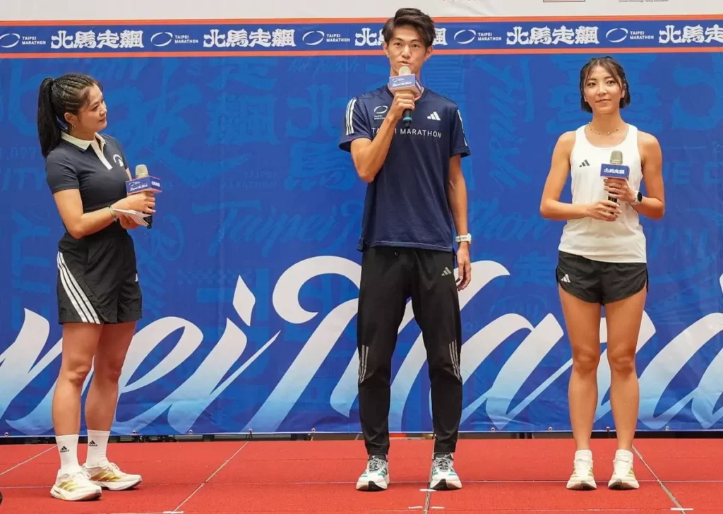 百傑好手黃毓軒(中)去年在臺北馬破 PB,今年希望能帶領跑班學員一起再創佳績!