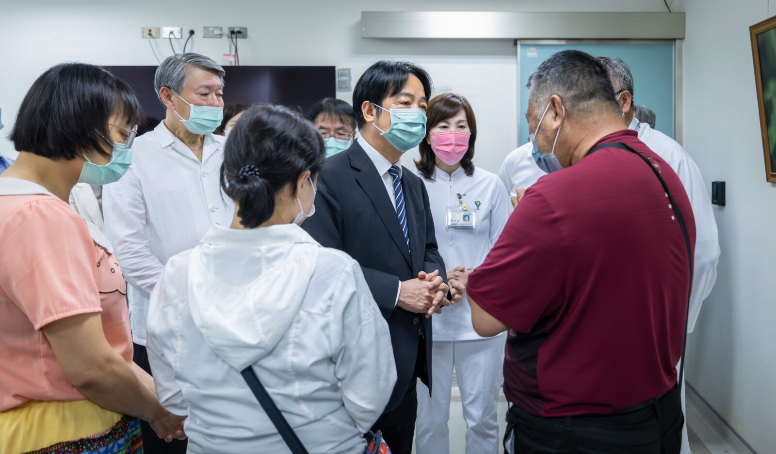 颱風搶修工人觸電重傷　總統探視致意全力協助 273