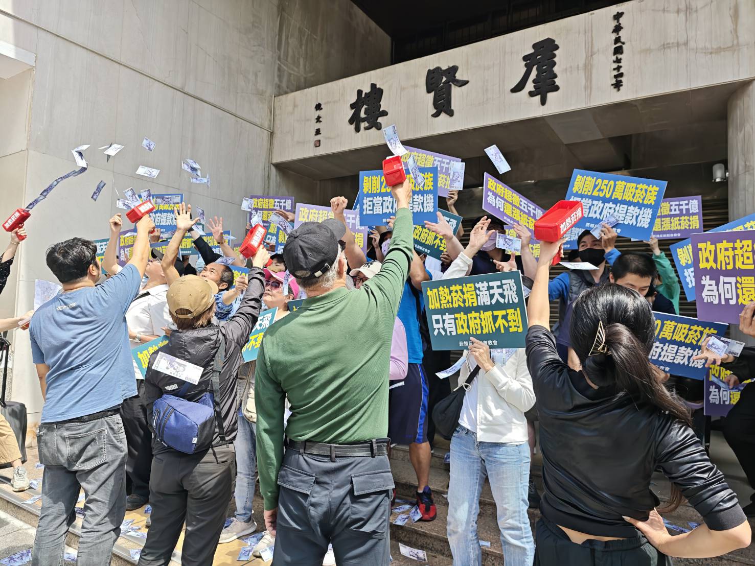 加熱菸品牌名稱遭刻意曲解 網友批:特定人士操作意圖讓人失焦 250 加熱菸品牌名稱遭刻意曲解 網友批:特定人士操作意圖讓人失焦 249