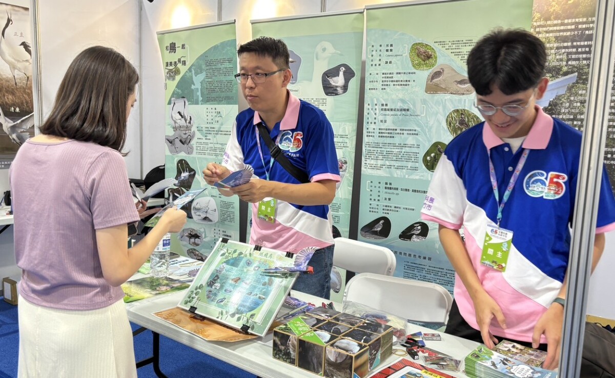 ▲《和鳥一起 讓美德飛翔》電子書將在暑假期間，於鳳凰谷鳥園生態園區的自然永續探索站進行現場導讀。