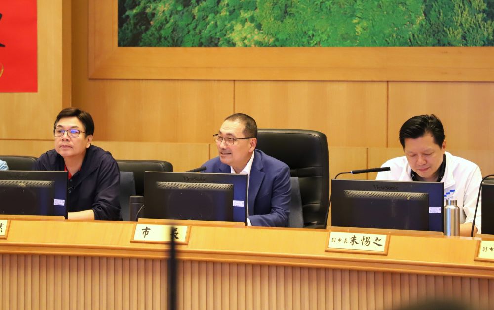 優質關鍵雙引擎啟動 新北AI教育領航全國 2 《圖說》侯友宜市長表示,新北不僅要讓孩子學得好,更會把孩子照顧好,強調數位品德的重要性。〈教育局提供〉