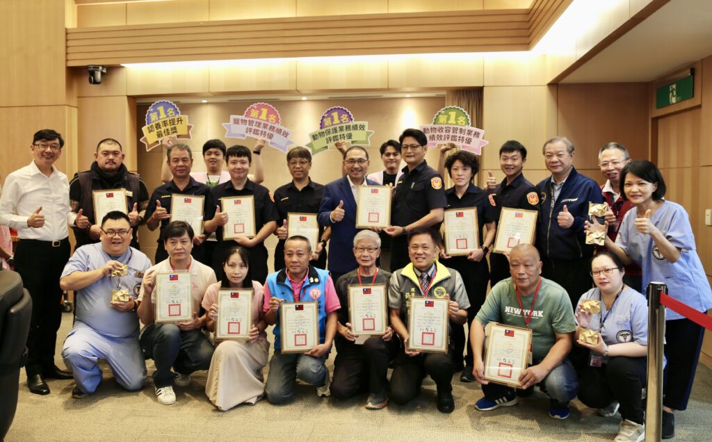 新北市動保處勇奪農業部三項評鑑特優 認養隻數蟬聯全國第一