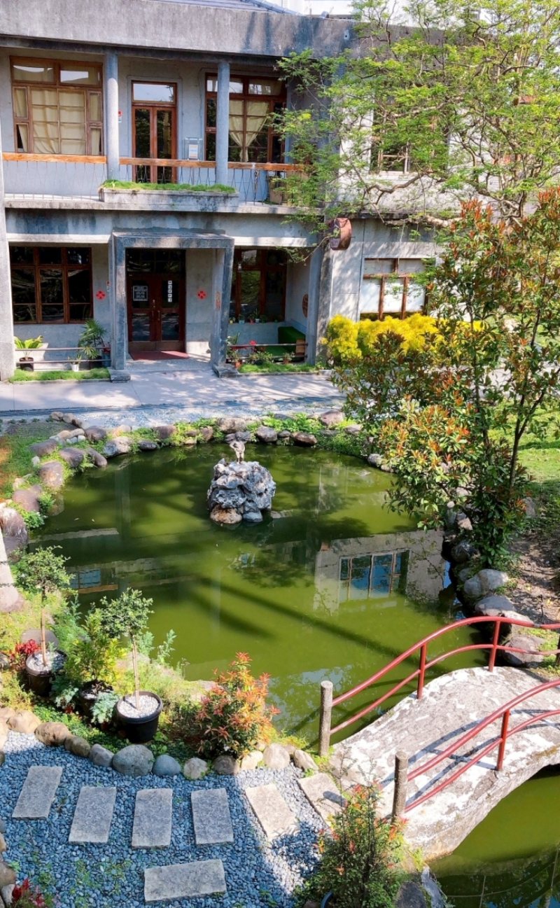 林采緹也慕名朝聖 走進歷史建築「宜蘭愛法餐廳」當東方樂章遇見法式饗宴 3 ▲在充滿濃濃懷舊風的老建築裡,感受以南法村莊風打造店格,是宜蘭少數以法國菜為主的餐廳,成為不少人聚餐的最佳選擇。(圖/愛法餐廳 I‑France 提供)