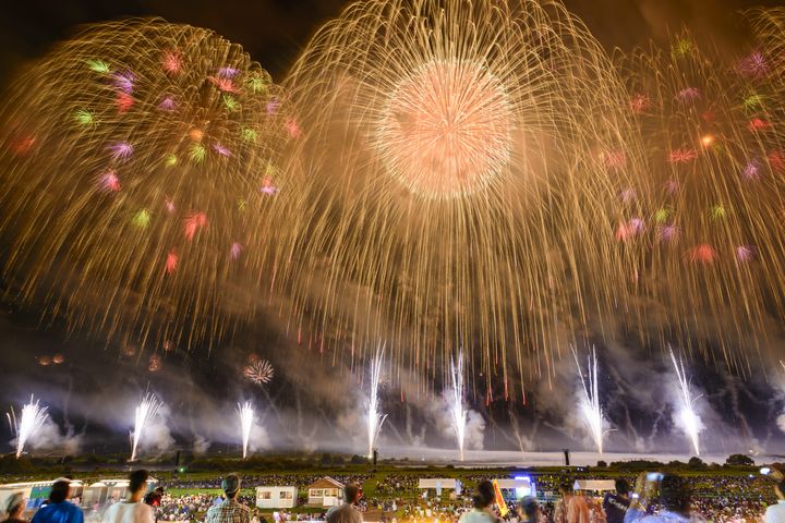 日本唯一的二尺玉花火競技大會-山形縣「酒田花火大會」。 圖:太平洋旅行社/提供
