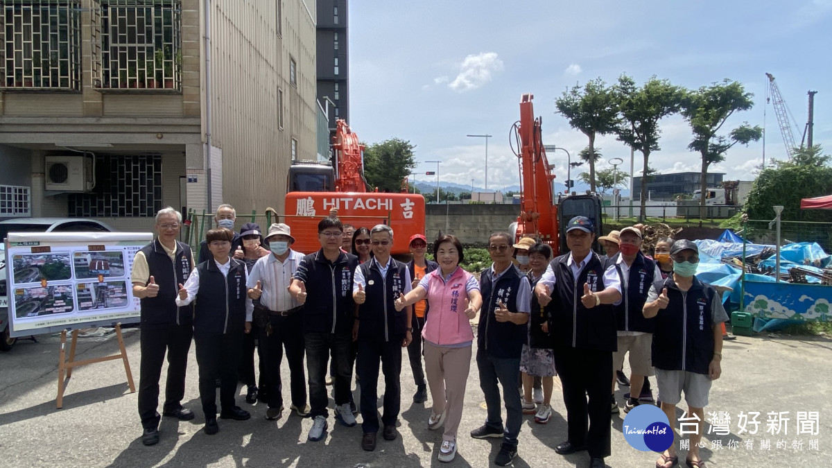 「中興路銜接敦富九街」及「大成街銜接敦富八街」工程目前進度約10%,預計年底前完工。
