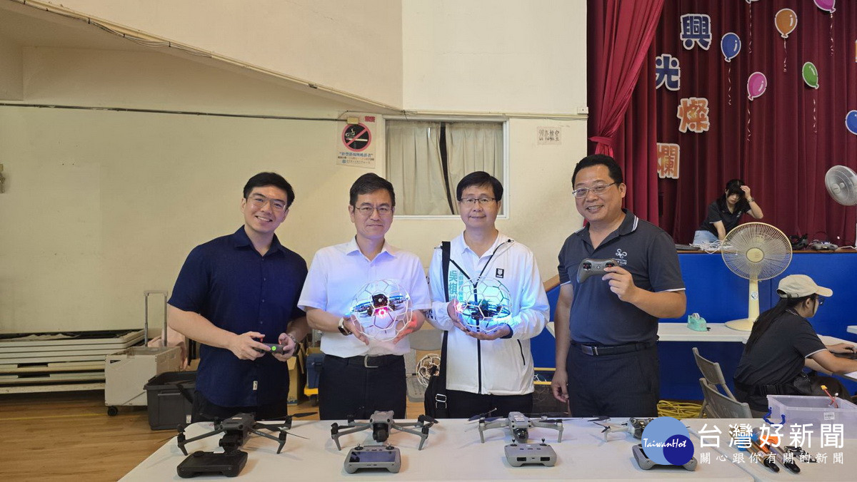 議員校長都樂見有專業公司協助指導。(新住民權益關懷協會提供)<br /><br />