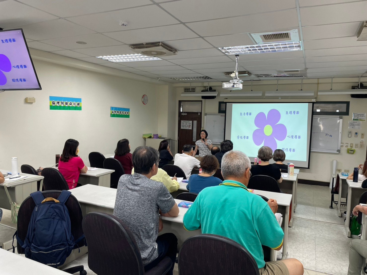 中原大學推廣教育處舉辦各類型課程,深受不同年齡層民眾喜愛。<br /><br /> <br /><br />