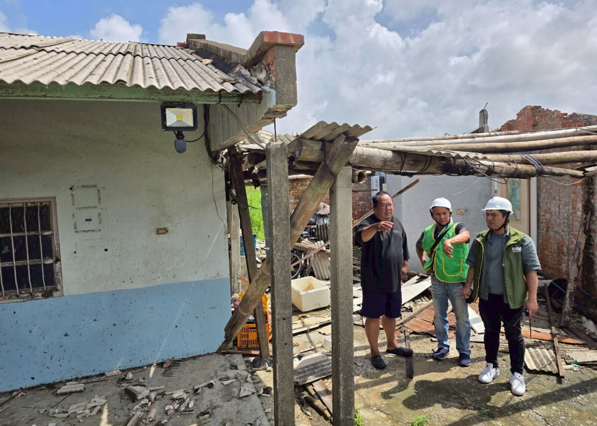 圖/芥菜種會強調災後的復原工作,包括與災戶一起評估討論如何重塑自己的家。(基督教芥菜種會提供)
