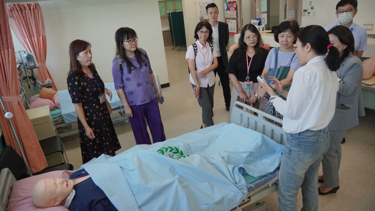 ▲長庚醫療體系參訪樹人醫專擬真教學場域，體現臨床接軌教學理念。（圖/樹人醫專提供）