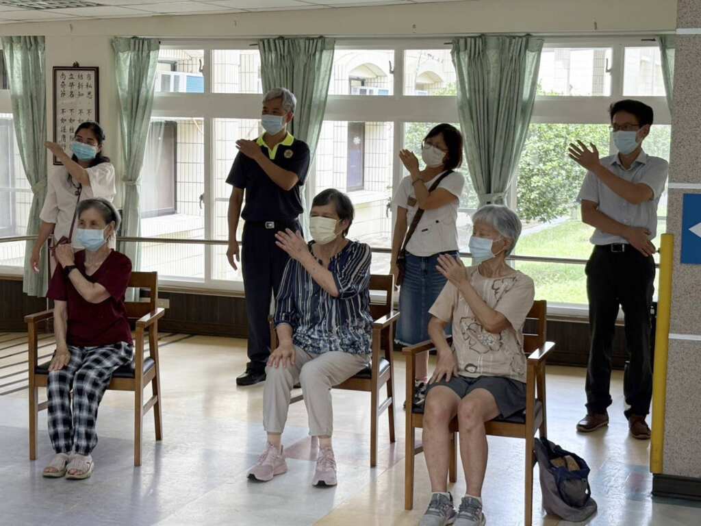 ▲中彰榮家辦理非藥物治療活動,延緩住民失能失智(記者林明佑翻攝)