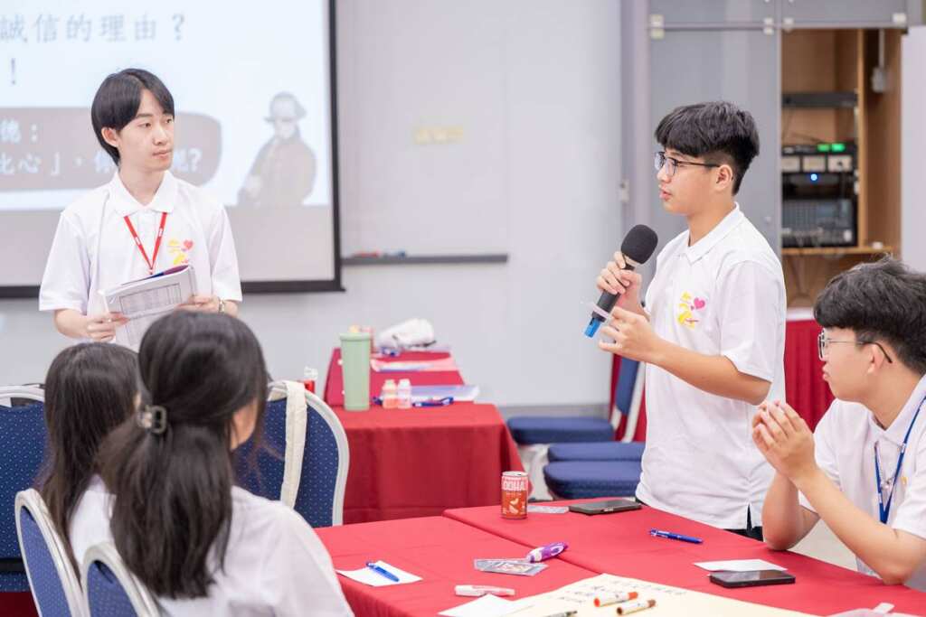 ▲學生們透過小組交流、分享見解。