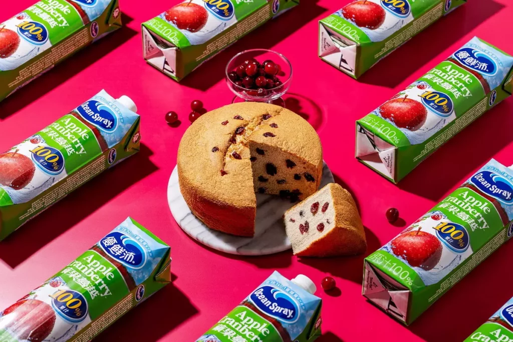 即日起,於春上門市凡單筆購買「蔓越莓蛋糕」滿額500元,即贈優鮮沛「100%蘋果蔓越莓綜合果汁」1罐(1000ml),每店每日限量30組。圖/春上布丁蛋糕提供