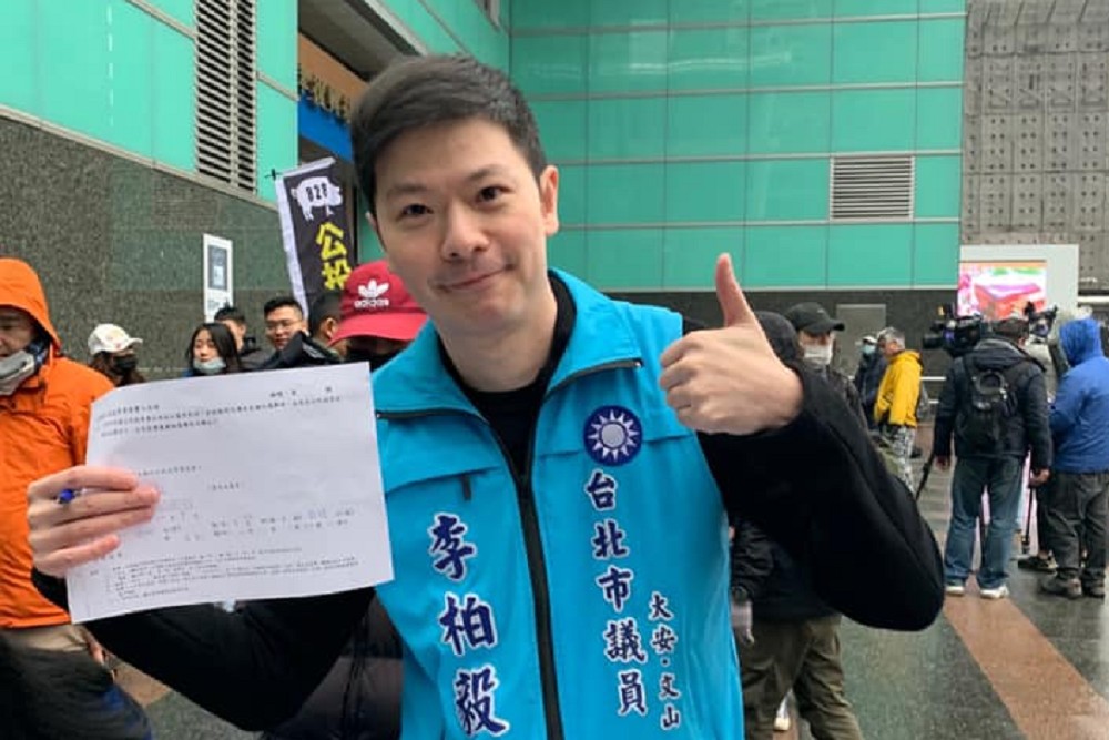 李柏毅臉好腫!拿弱勢辯護普發現金 陳柏惟舉一例批違憲 202 李柏毅臉好腫!拿弱勢辯護普發現金 陳柏惟舉一例批違憲 201