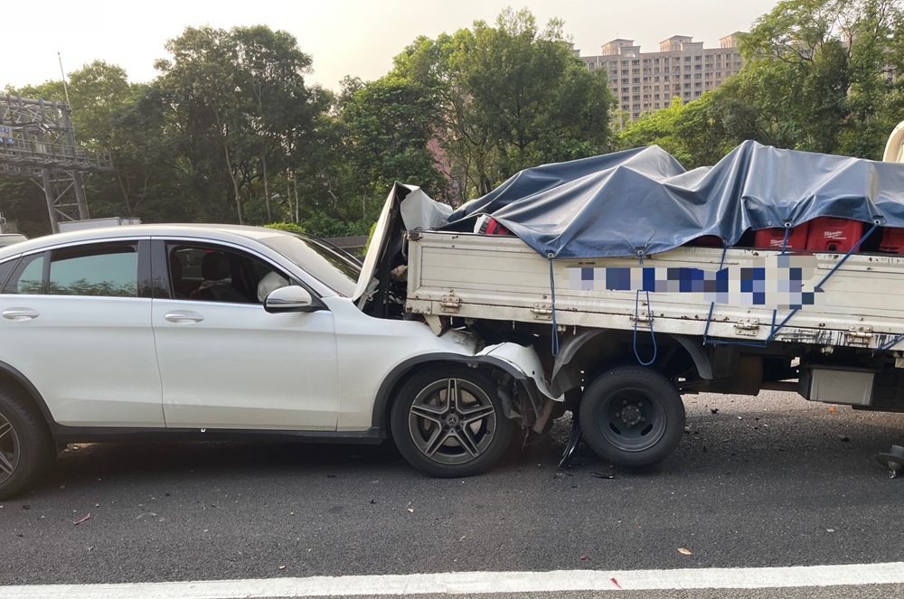 國道驚魂 疑未保持安全車距7車連環撞4人傷 222 cnews204250717a10
