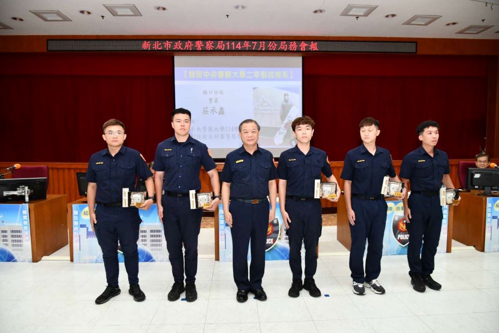 《圖說》板橋分局警員等14員錄取中央警察大學114學年度二年制技術系-2。〈警察局提供〉