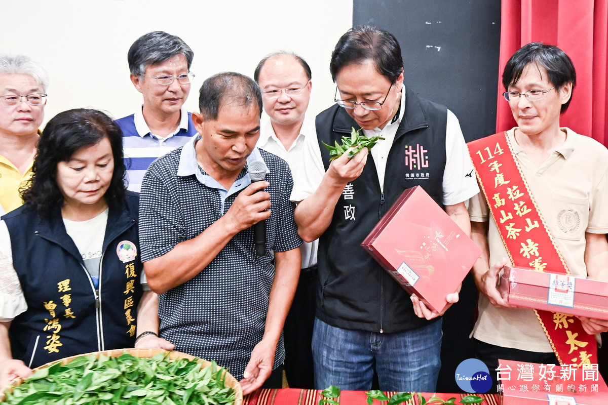 桃園市長張善政出席「桃園市拉拉山春季高山烏龍茶評鑑比賽」頒獎典禮。<br /><br />