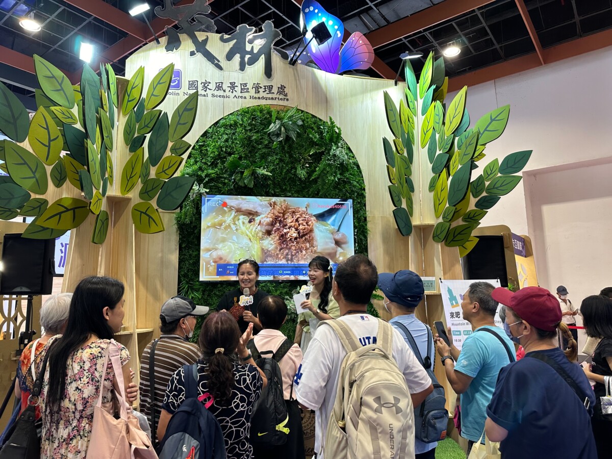 ▲茂管處攜手高屏山麓的部落品牌及高雄觀光圈精選店家,7月18日至21日一連四天在「2025台北國際夏季旅展」。(記者陳光蘊翻攝)