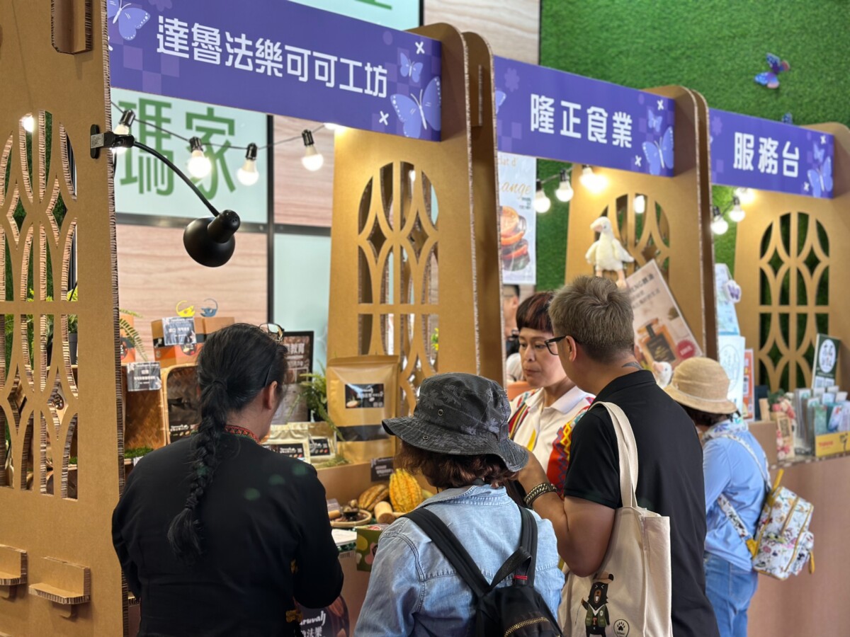 ▲茂管處攜手高屏山麓的部落品牌及高雄觀光圈精選店家，7月18日至21日一連四天在「2025台北國際夏季旅展」。(記者陳光蘊翻攝)