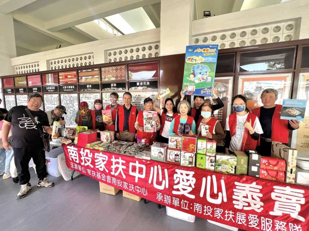 ▲展愛隊夥伴協助休息站義賣活動。