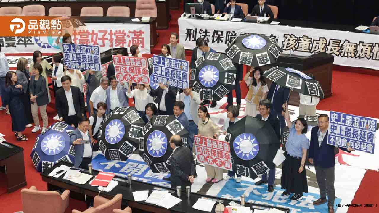 修法排隊變混戰!綠白互撕海報、推擠爆粗口