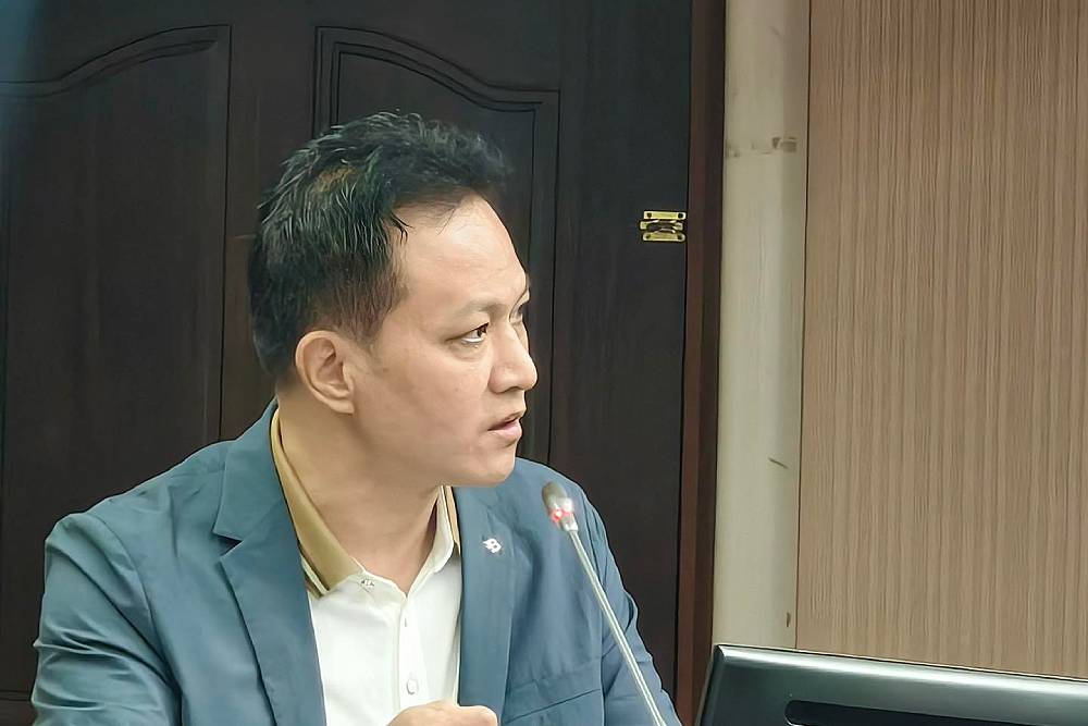 卓榮泰稱普發1萬將舉債千億 馬文君指看不起人民、邱鎮軍批演戲 234 卓榮泰稱普發1萬將舉債千億 馬文君指看不起人民、邱鎮軍批演戲 233