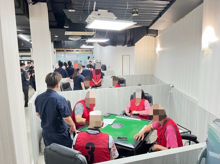 龜山警雷厲掃黑 查獲棋牌社「掛羊頭賣狗肉」經營賭場 S 468123693